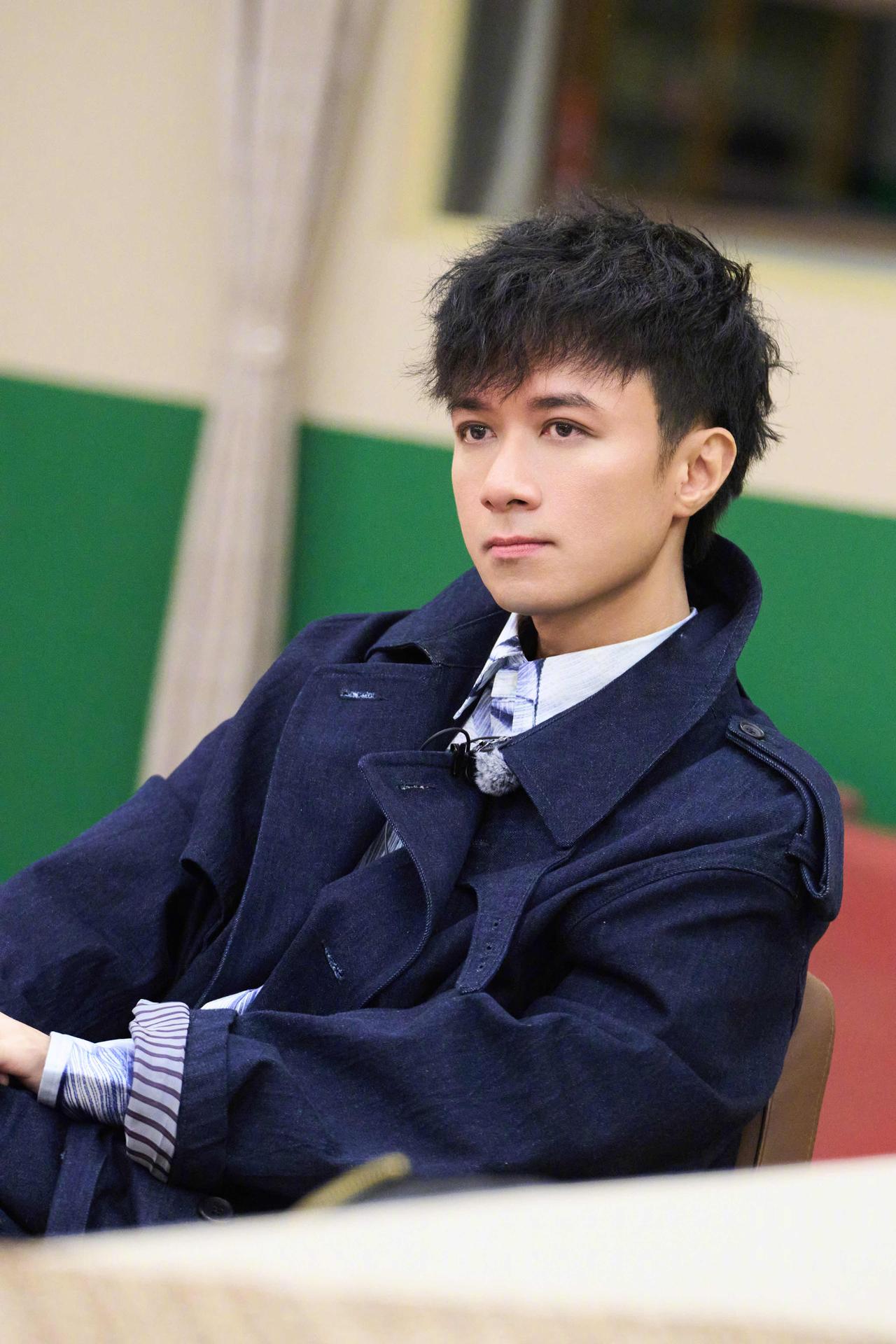 53岁古巨基宣布二胎得子：感恩愿望成真。与大4岁妻子因工作结缘产生感情。2020