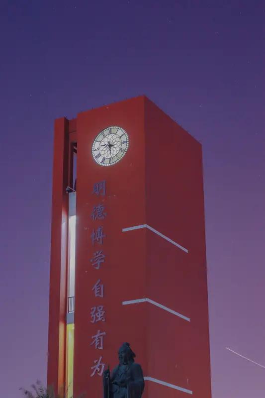 任何有价值与有意义的教育都应该具备如下特征：
1.爱是教育的灵魂；
2.公正是教