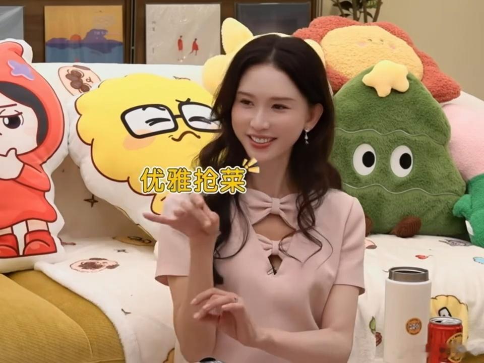 林志玲自曝一直在家带孩子笑不活了！志玲姐姐褪去光环变身全职宝妈，面对毛不易李雪琴