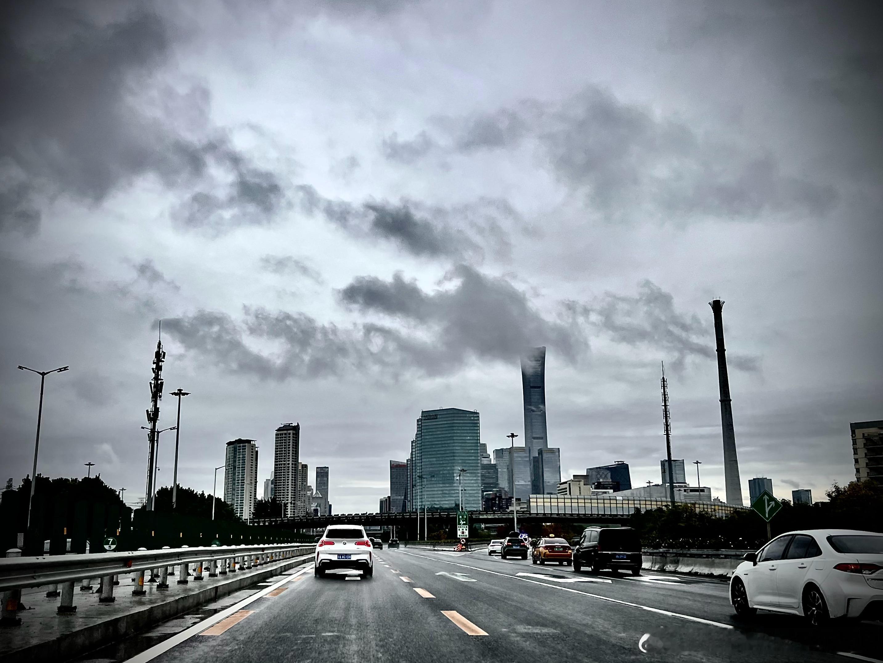 今天的北京的气温和空气真舒服。  ​​​