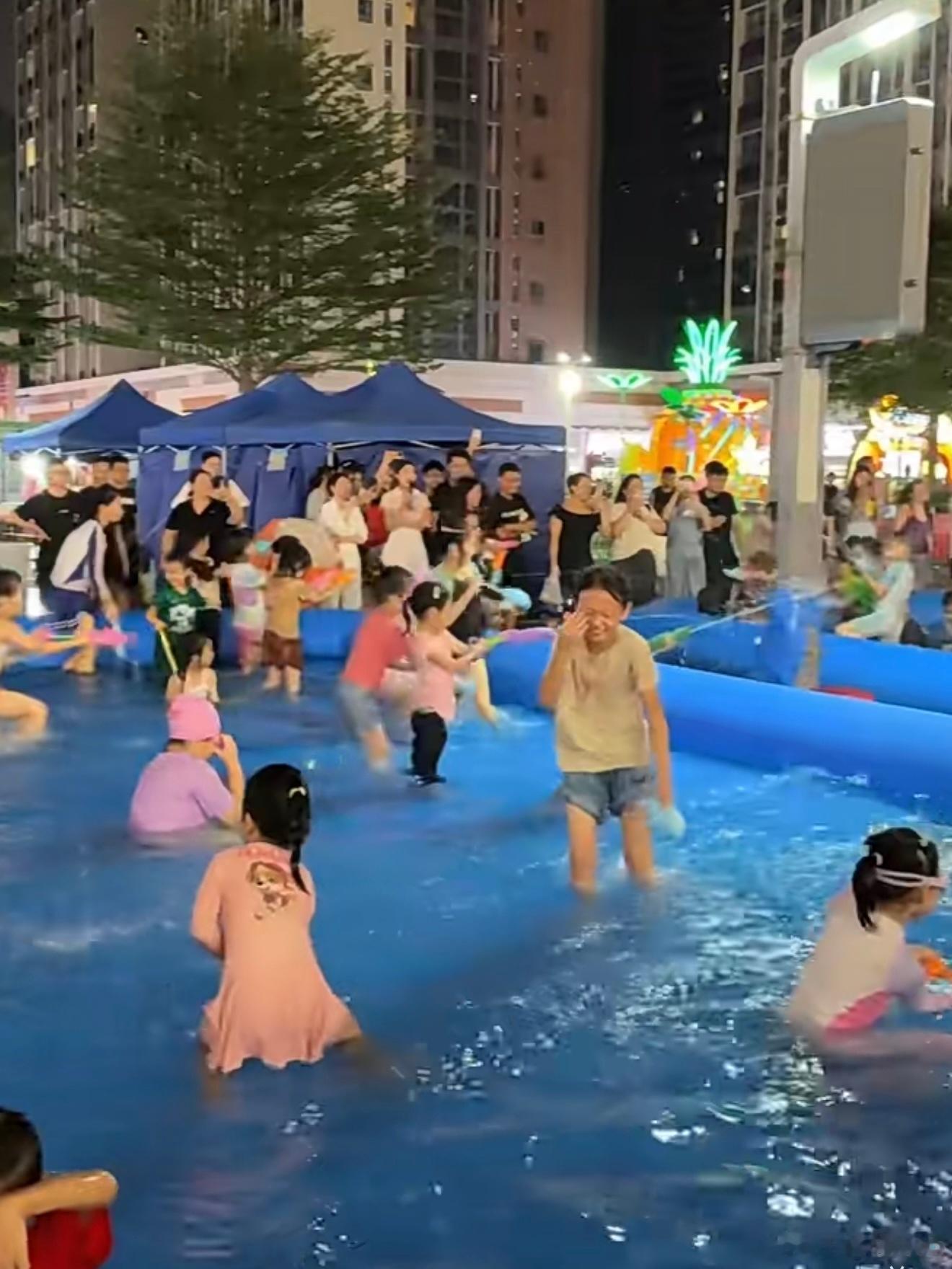 游泳 腺病毒腺病毒传染性很强的，尤其是人员密集、池水消毒不到位就容易扩散，尤其是