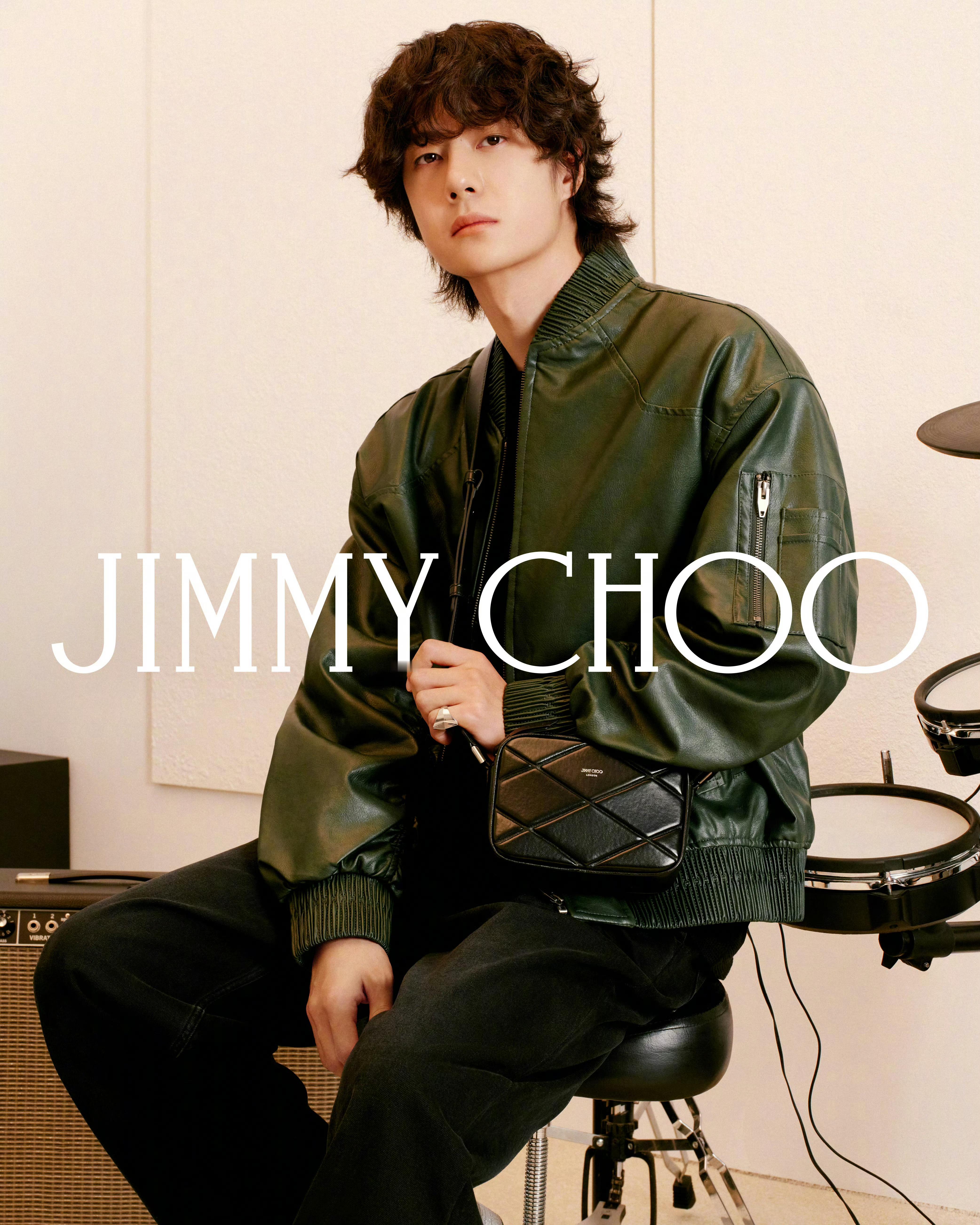 王一博[超话]  王一博 in Jimmy Choo👟 全球代言人演绎2025