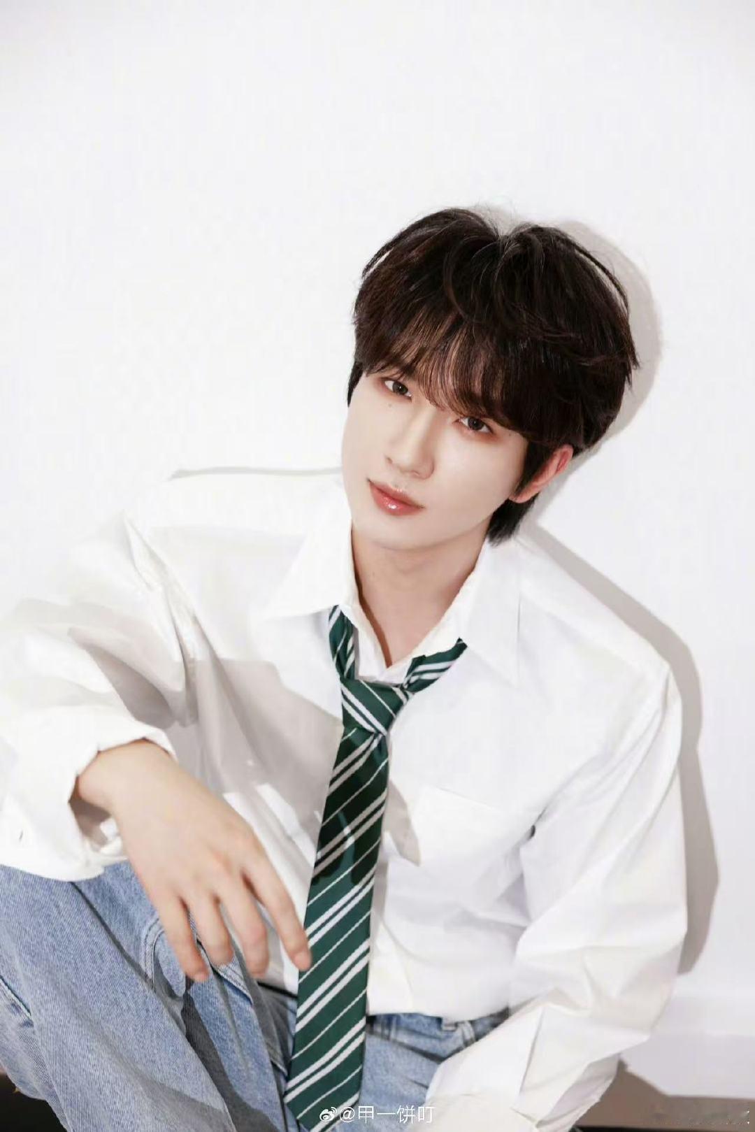 曝李宏毅签约中视同成网传李宏毅签约中视同成 曝李宏毅签约中视同成！！！未来继续走