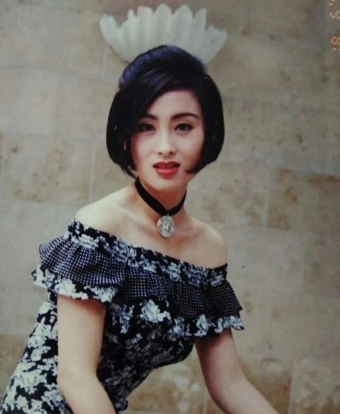 1995年，当了9年“地下情人”的张敏，终于等到向华胜离婚，谁知向华胜却突然反悔