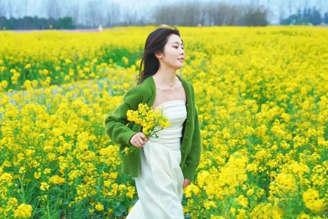 早安 人生应该如蜡烛一样，从顶燃到底，一直都是光明的。——萧楚女 