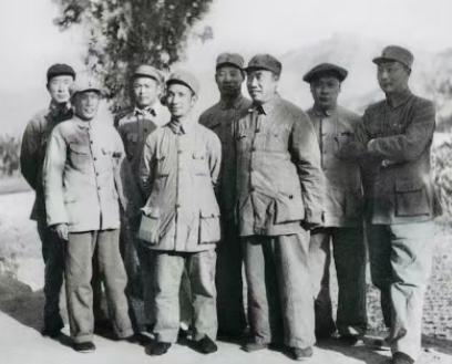 1948年底，刘伯承和陈毅到达西柏坡。当晚毛主席就对陈毅说，上海解放了，你就去当