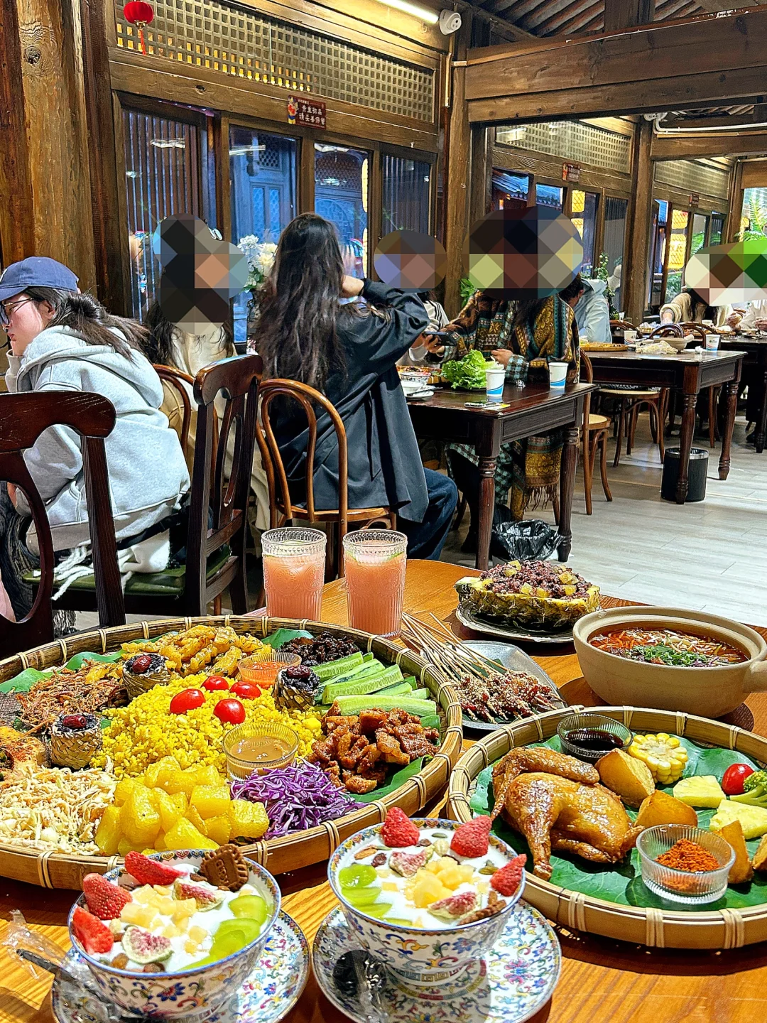 特种兵来丽江必去的穷鬼饭堂！全是当地小吃