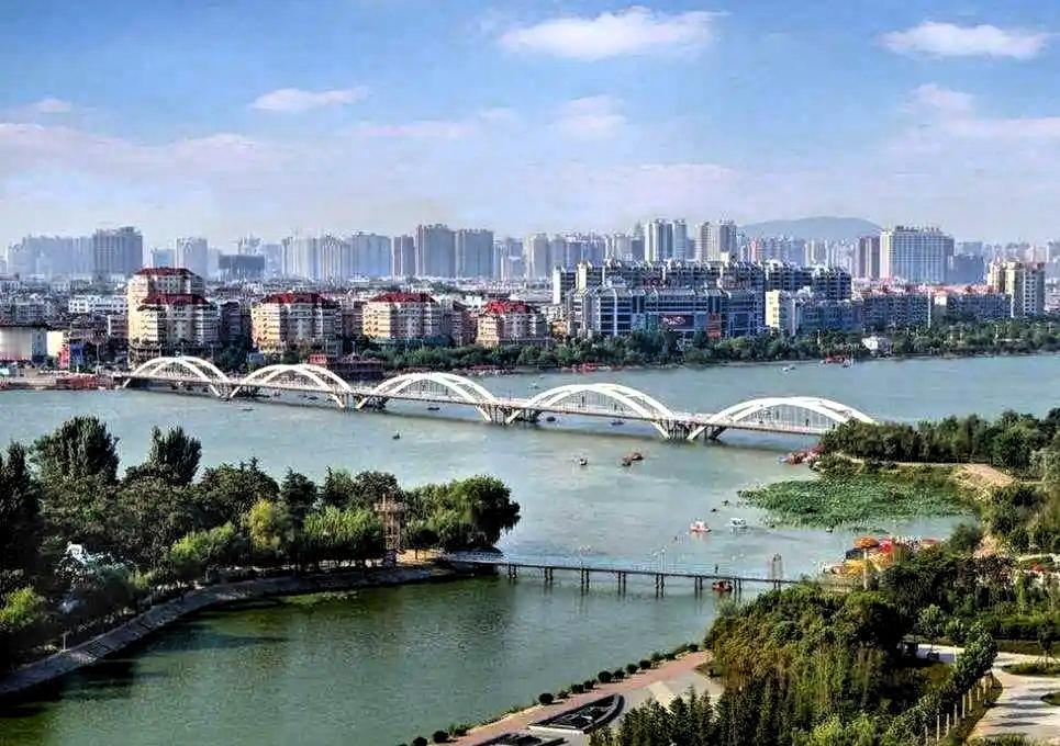 说实话，河南省南阳市堪称全国的风水宝地，不然诸葛亮也不会在此隐居躬耕。
南阳是一