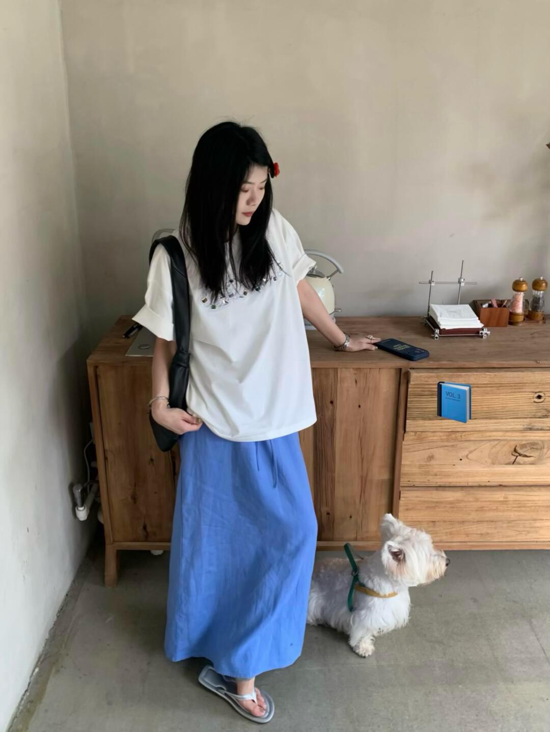 这一身简单大方
