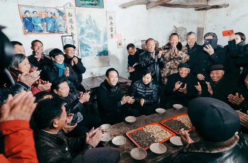2018年，许家印在他事业巅峰时期向他的家乡河南省太康县捐赠了6亿元以支持家乡的