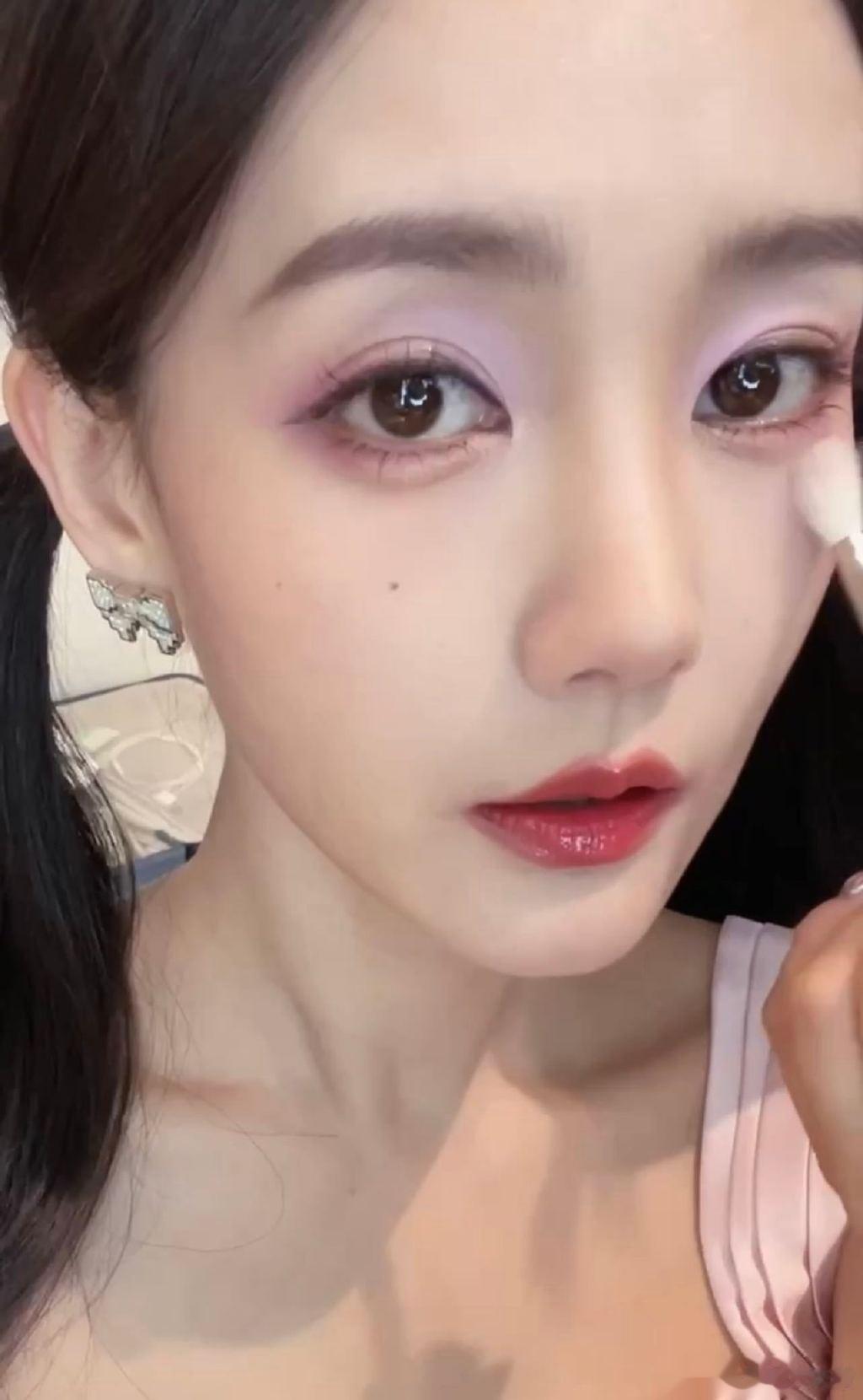 #李一桐多巴胺芭比妆# 李一桐宝宝真的好漂亮啊[好爱哦]这个风格真的好像真人芭比