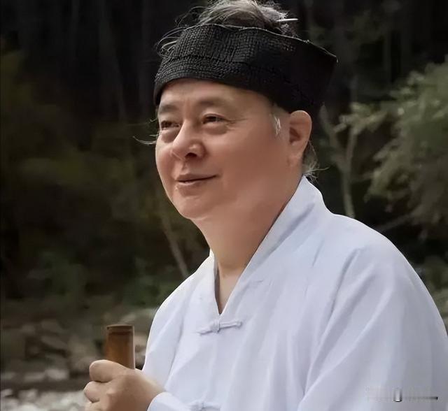 道长说：
以福养慧，以善润心。
福由德积，慧自心明。
常怀慈悲，广行利他。
福慧