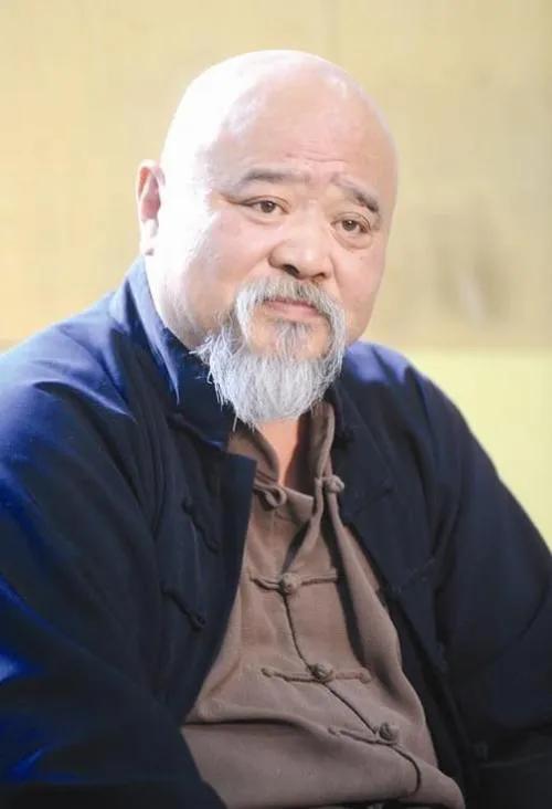 演员，李琦说，我在春节晚会上演过一个小品叫《捡钱包》，那个小品本来不是给我写的，