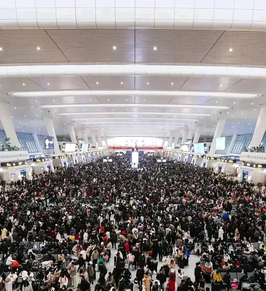 国内14亿人都在干什么：
1.第一：8000万公.务员、教师、医生、军人、科研人
