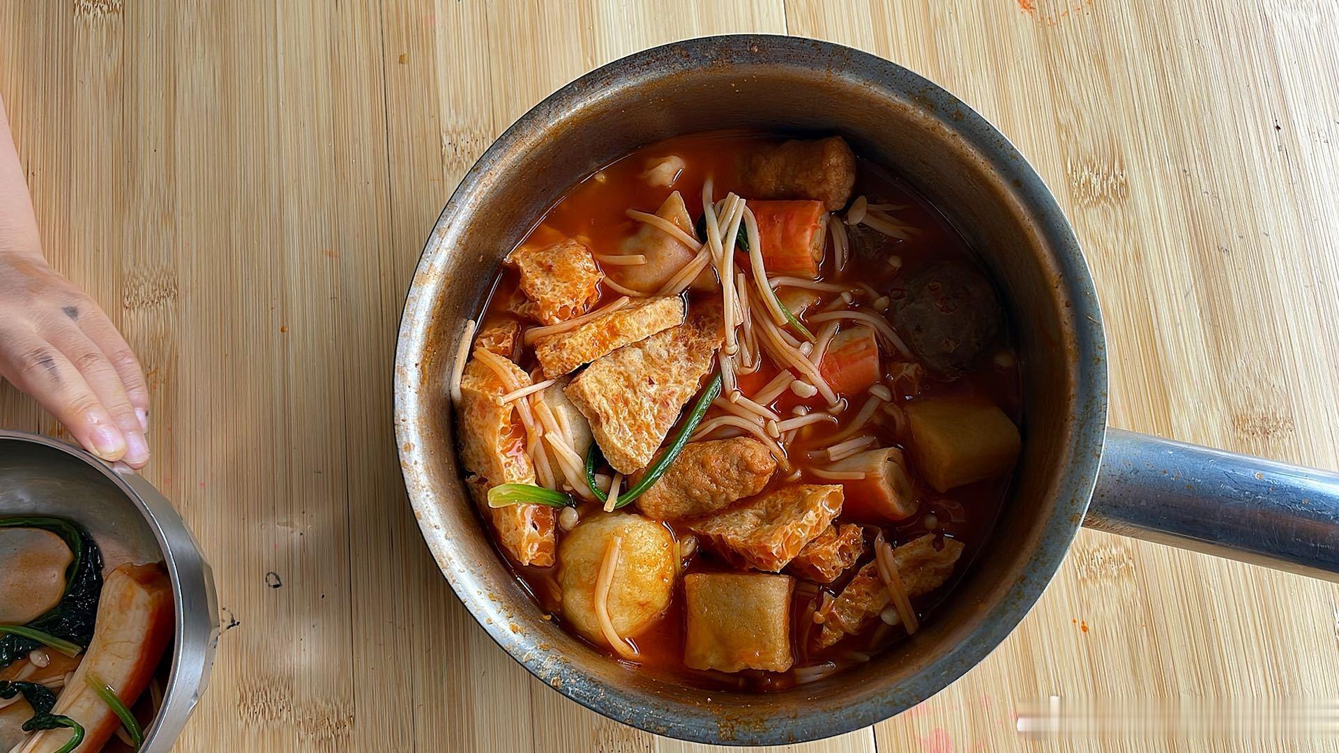 下雨天我和麦兜在吃蕃茄味的小火锅麦兜兜响当当