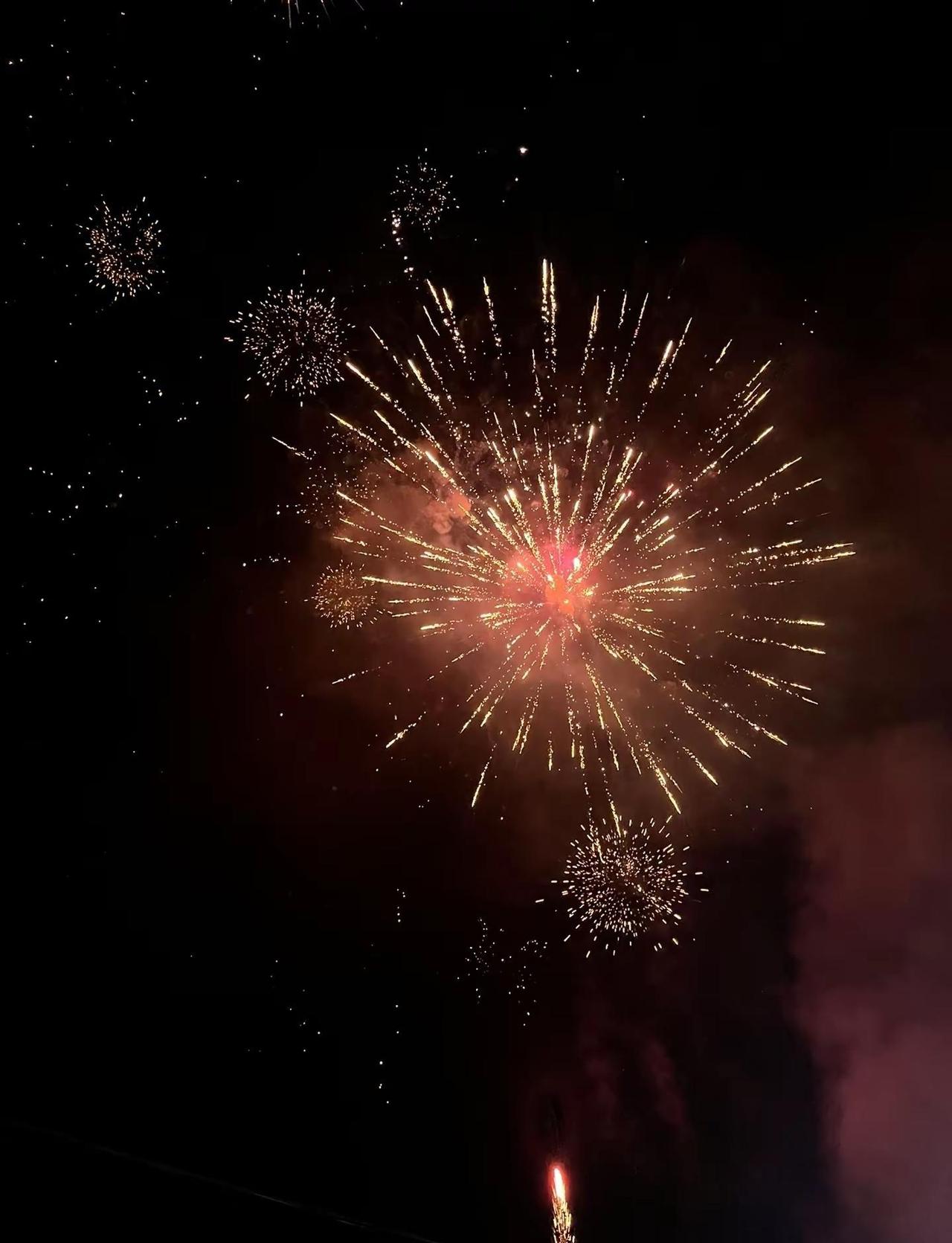 很久了，我依然现在原地，或许你也没想到，我会怀恋这么久