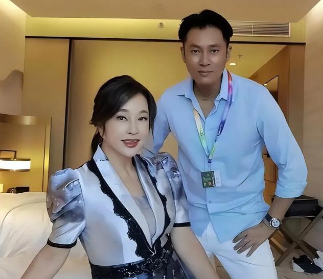 闹了快两年的大戏，终于要走进法院了！
 
8 月 4 日，古柯和刘晓庆将在北京朝