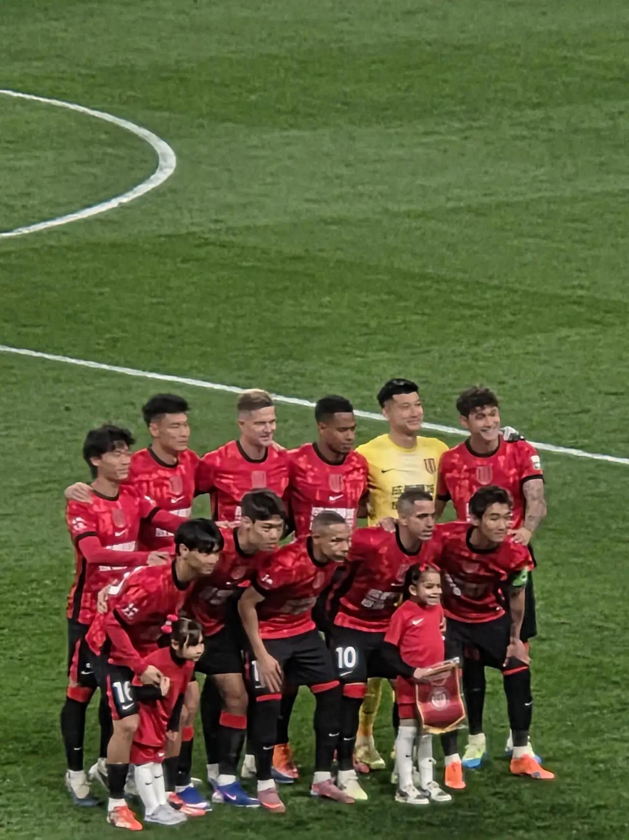 昨夜蓉青之战，初步检验了大换血后蓉城新援的成色：

席二娃：虽错失单刀，但技术、