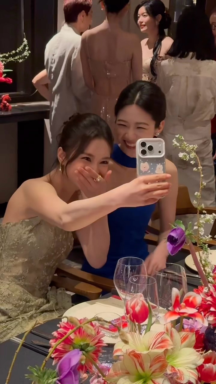 向涵之 x 张雅钦 御姐配甜妹🥰🥰🥰两个小女孩又一起玩了，我大嗑一口张雅钦