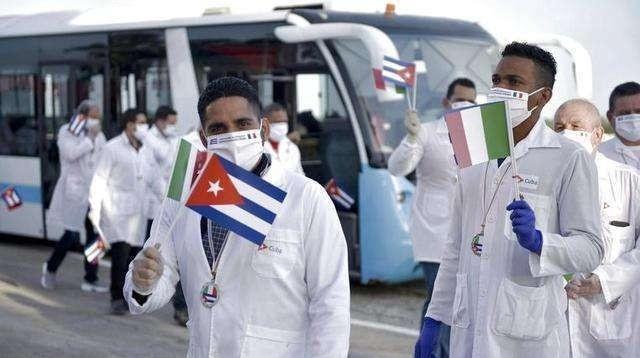 为什么美国不打古巴呢？其实原因很简单，那是因为古巴没有石油。你看看，美国打伊拉克