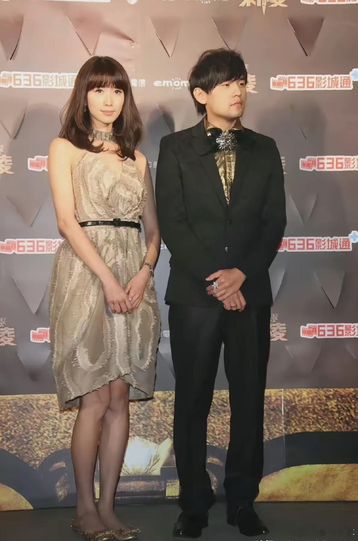 周杰伦有这么高吗，感觉比林志玲还高[允悲] 