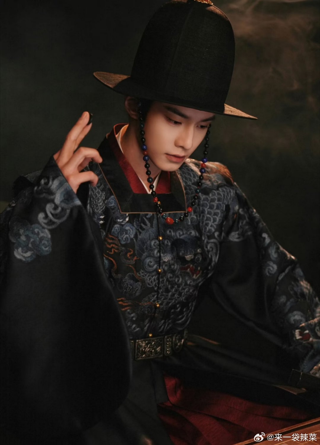 何与《窈窕有期》萧靖西路透造型大赏，世子大人的衣橱最pick哪套 