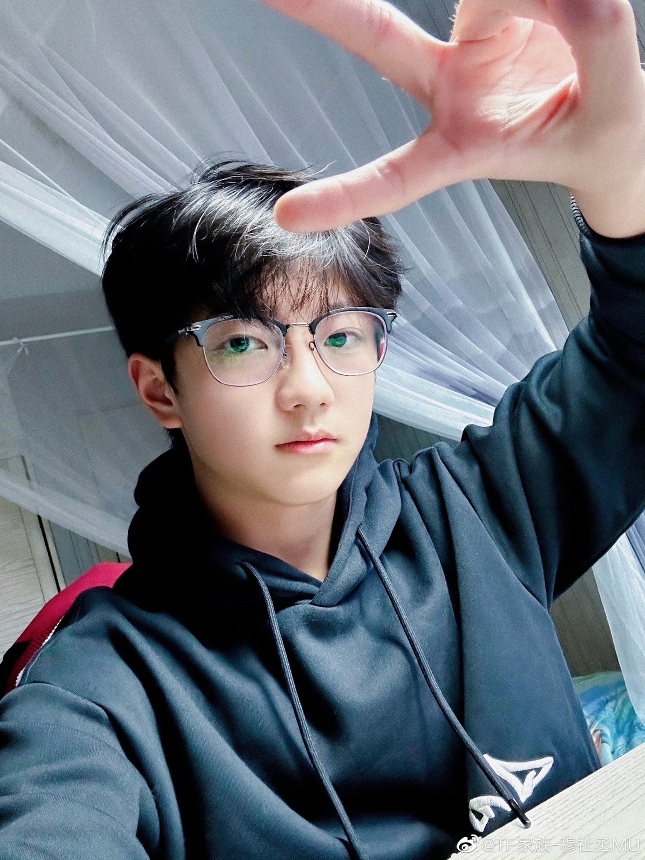白天这样晚上又这样 我顺直脑发作要见眼镜喊反差了 ​​​