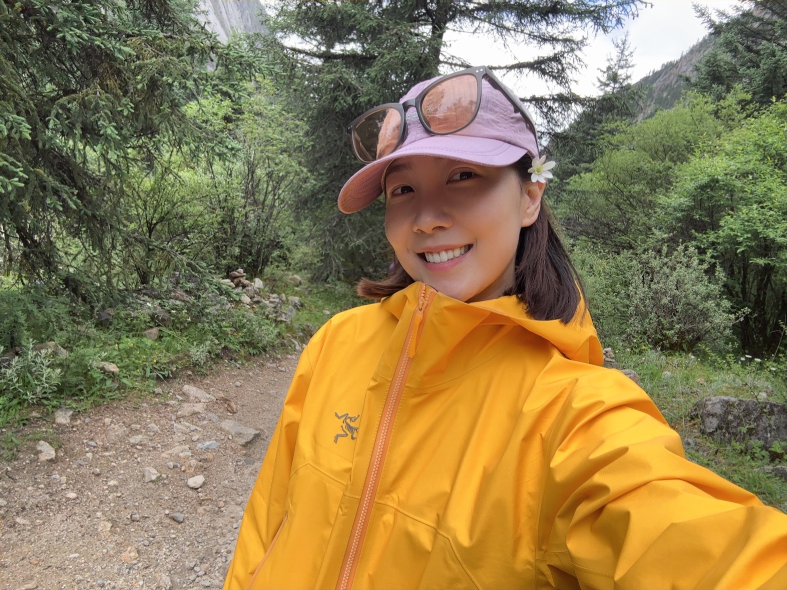 大家好，这个女孩今天过生日~过了30她开始不喜欢裙子和高跟鞋，反而喜欢宽松舒适的