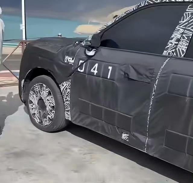 小米首款增程混动SUV谍照曝光主打一个“大”，明年怕又是供不应求了 ​​​