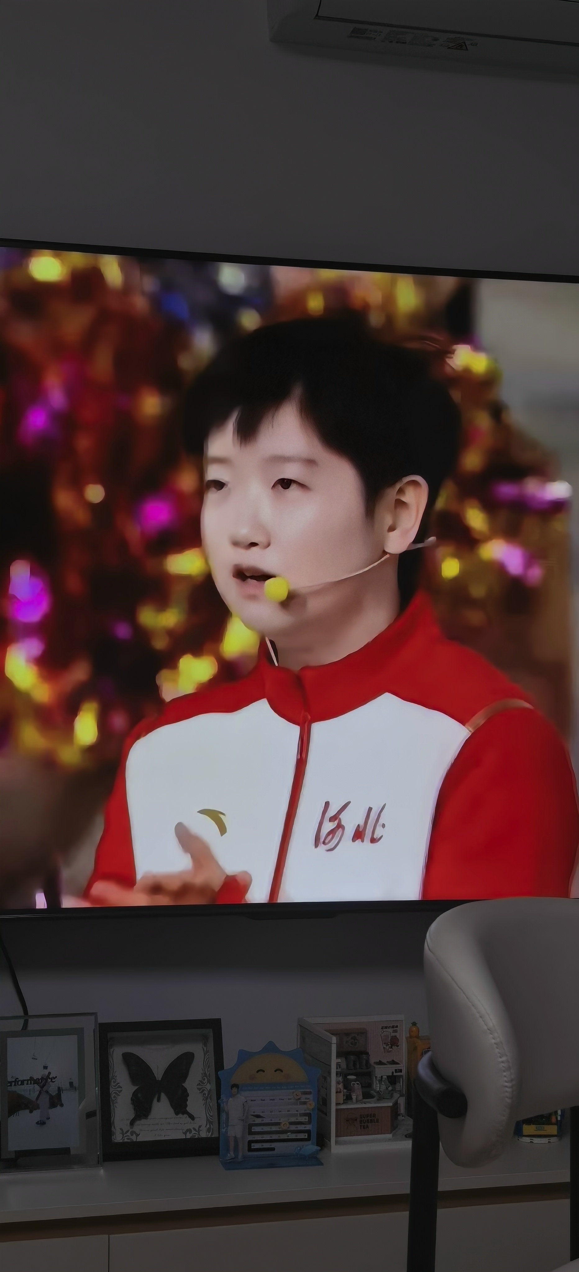 等了半天终于看到[哇]我家孩子今年几岁？咋这么嫩啊[舔屏] ​​​