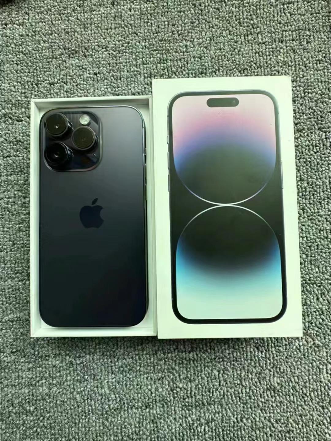 现在iPhone是不是大学生的标配？大姑家的表弟高考完，光是买手机电脑就花了两万