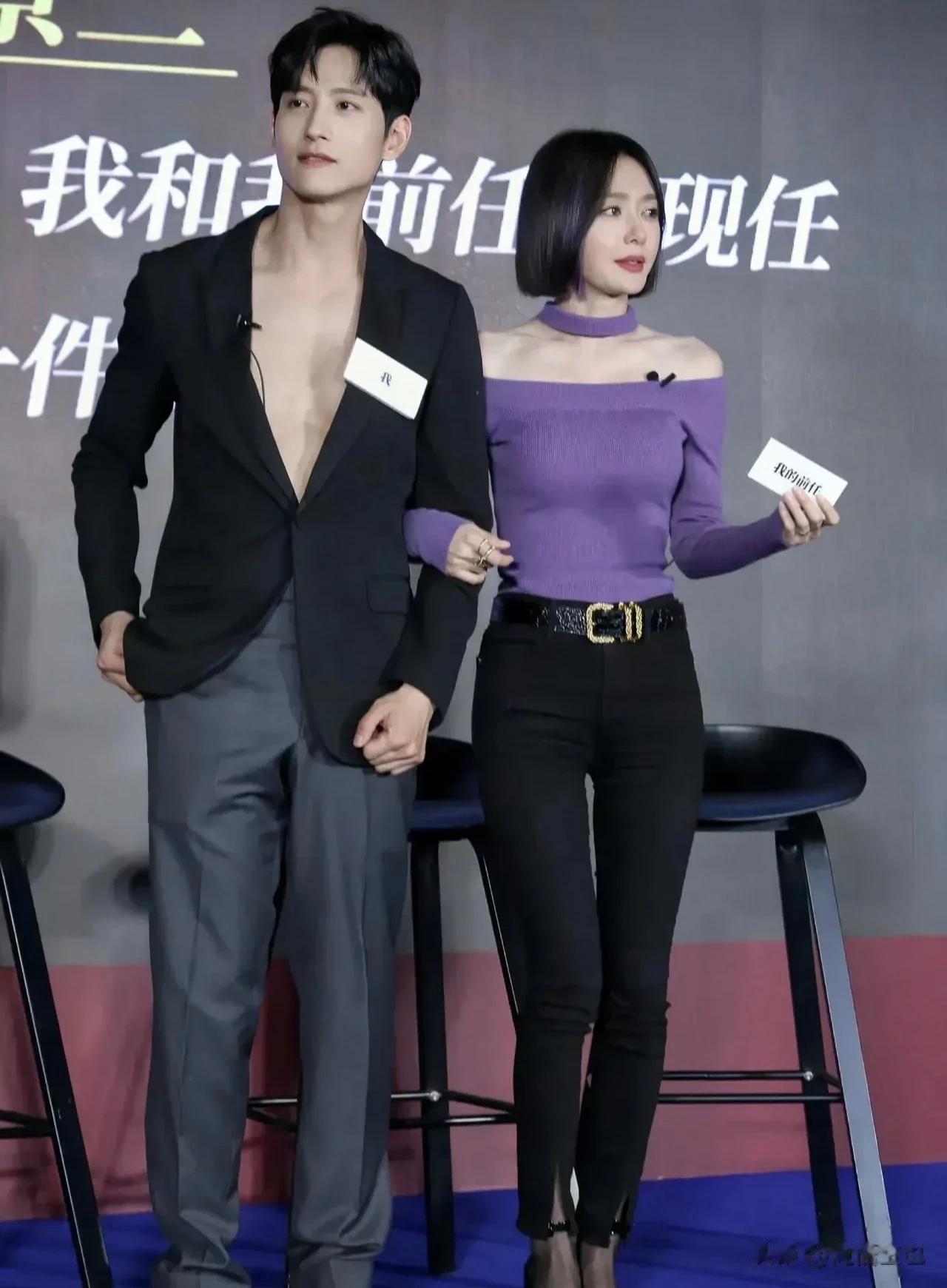 不得不说，秦岚的身材真的是太棒了，无论是紧身的连衣裙还是宽松的毛衣，都能完美地勾