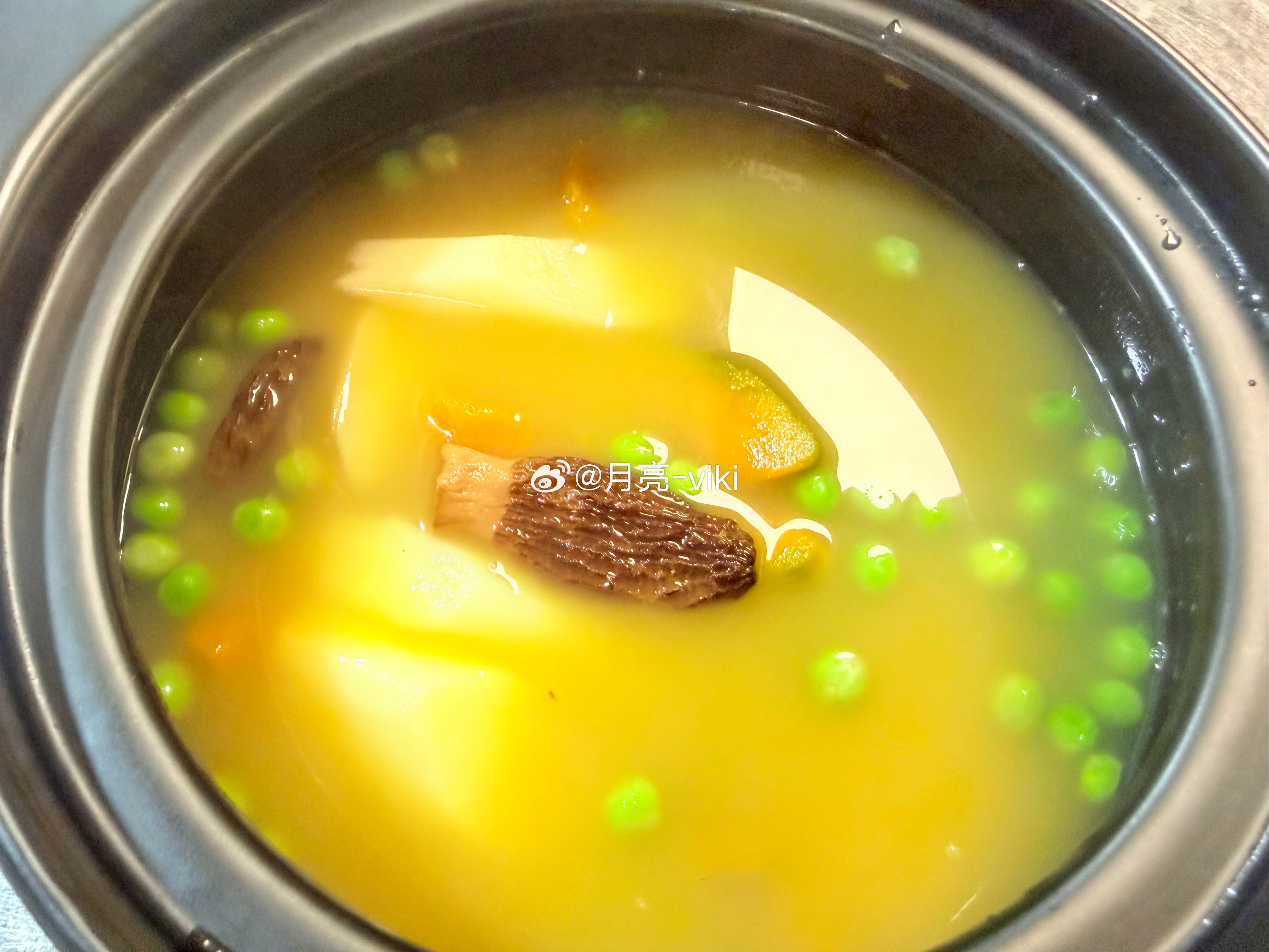 今日宵夜 | | 咖喱土豆罗氏虾～茭白榨菜肉丝～南瓜山药菌菇汤🍚🥢夜晚街道也