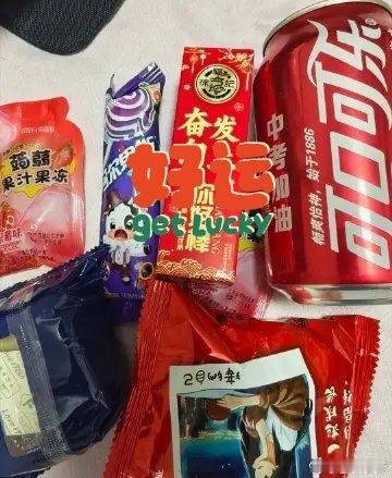 黄金短期再难上涨，看到了。跌跌挺好的～～买首饰的心又蠢蠢欲动。第一天的考试马上要
