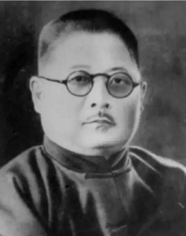 1934年，吉鸿昌牺牲后，他的妻子竟然疯了，她吃垃圾， 睡大街，监视的特务们一头