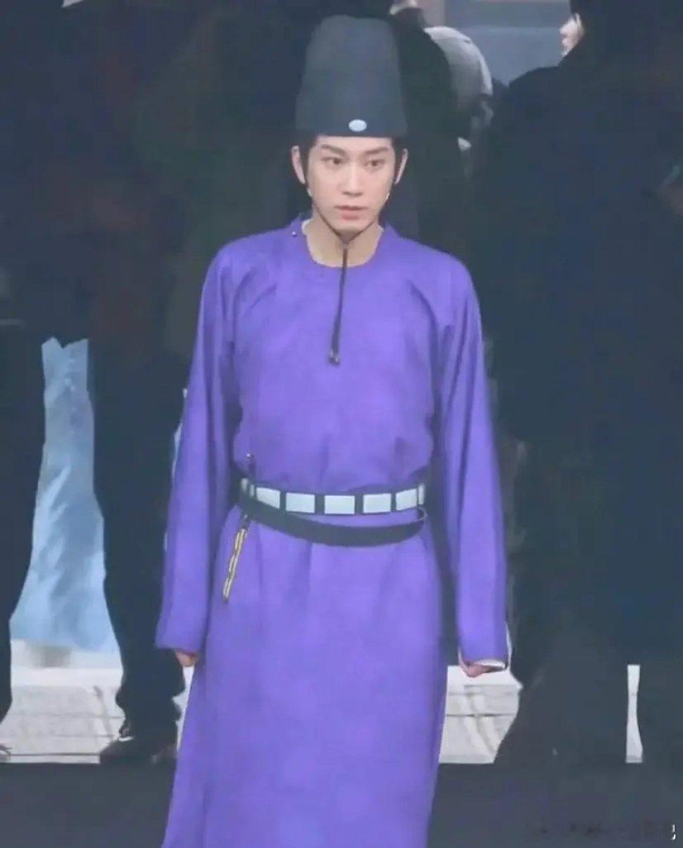 王子奇这个仪态真的还多练练了 ​​​