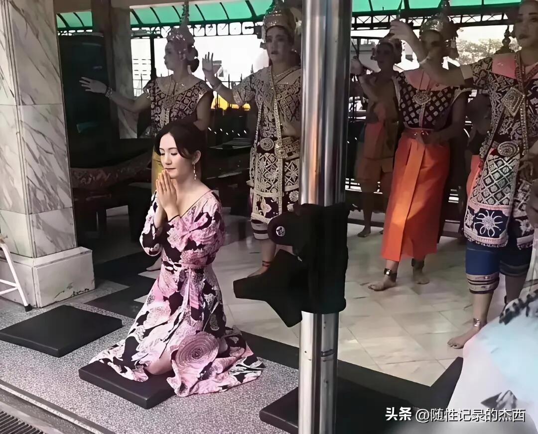 原来明星们也跟普通人一样，心里面有自己的梦想和愿望，不知道她所梦想的是什么呢？其