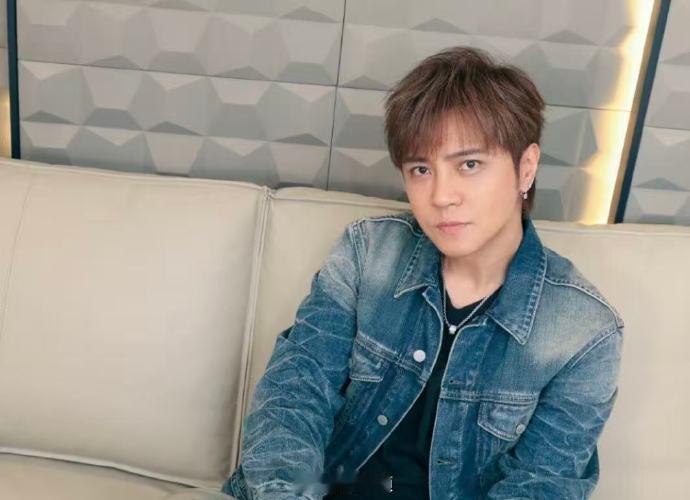 【经纪人说罗志祥早上去打球了】罗志祥方否认猝死传闻 据台媒，近日有传闻称46岁的