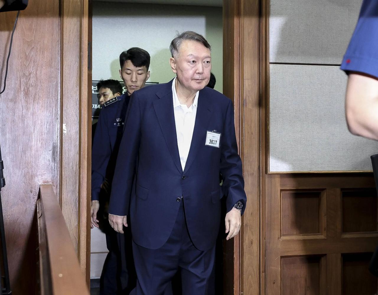 法槌落下的声音，穿过屏幕，砸在了尹锡悦脸上。

7月9日下午，首尔高等法院，前总