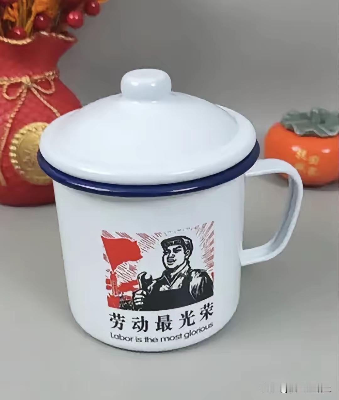 照片上这个东西，北京人管它叫"把缸子"，就是带个把手的缸子。但如果您不是北京人，