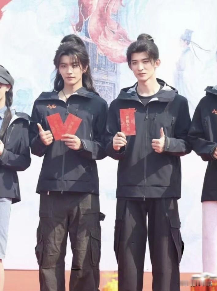 新剧开机，双男主题材在内娱卷土重来了，同为鼠系男星，两位男主仿佛双生子的存在……