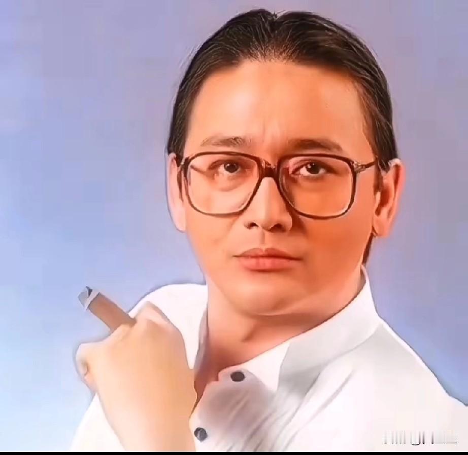 眼镜戴着看着色迷迷[笑哭]
他是一个能把坏人角色演绎到极致的人，你还记得他嘛？