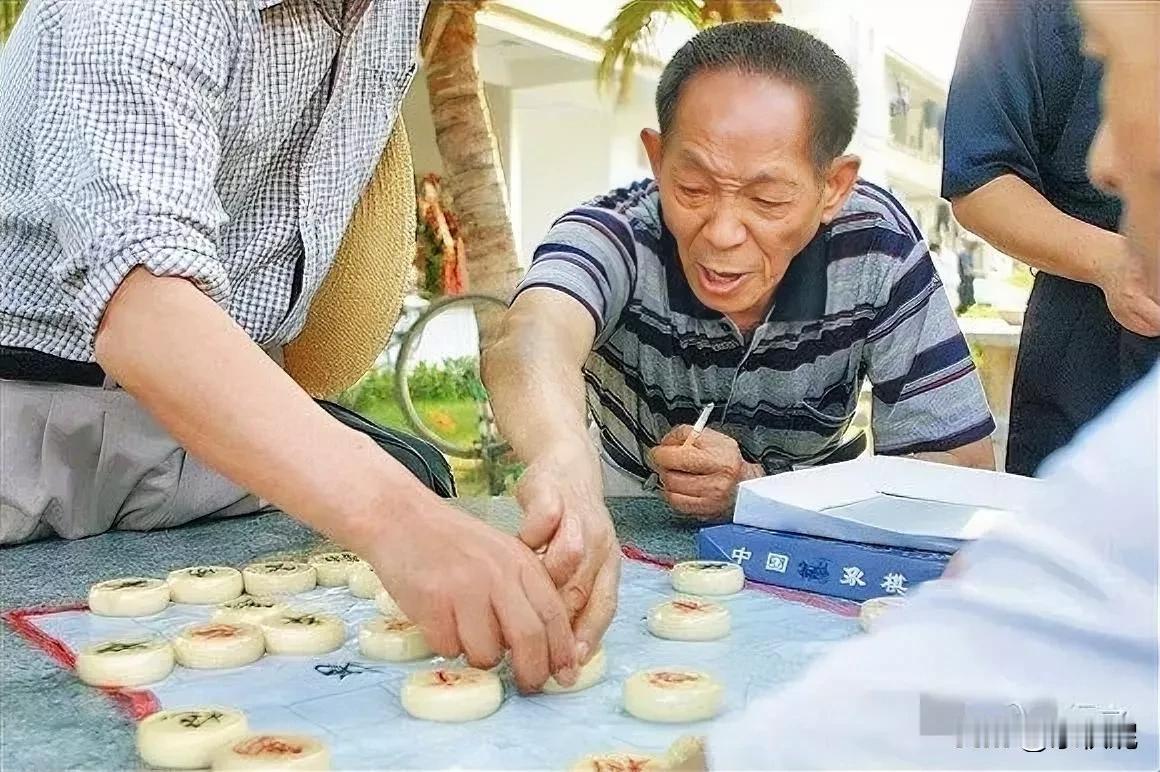虽然，
很尊敬袁老，
但还是得说：
臭棋篓子特有的着急上火表情！

袁老这操作，