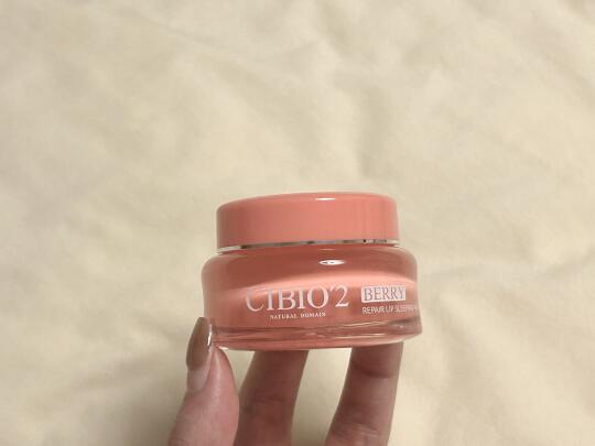 只要不停产就会一直买的平价唇膜。。。