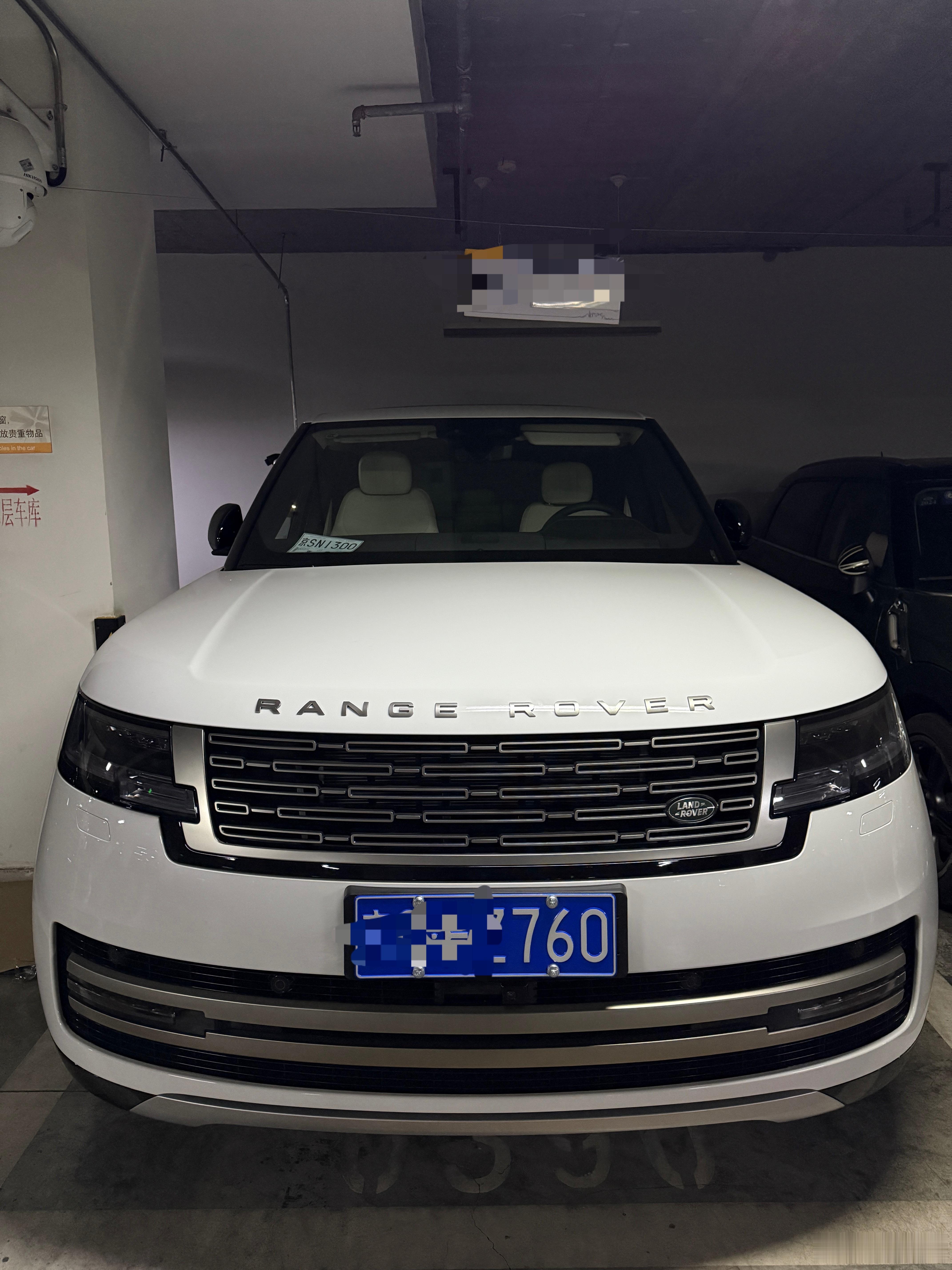 虽然我觉得这俩车也不算竞品，但还是把大G也开一阵后，再回答揽胜和大G如何选择吧