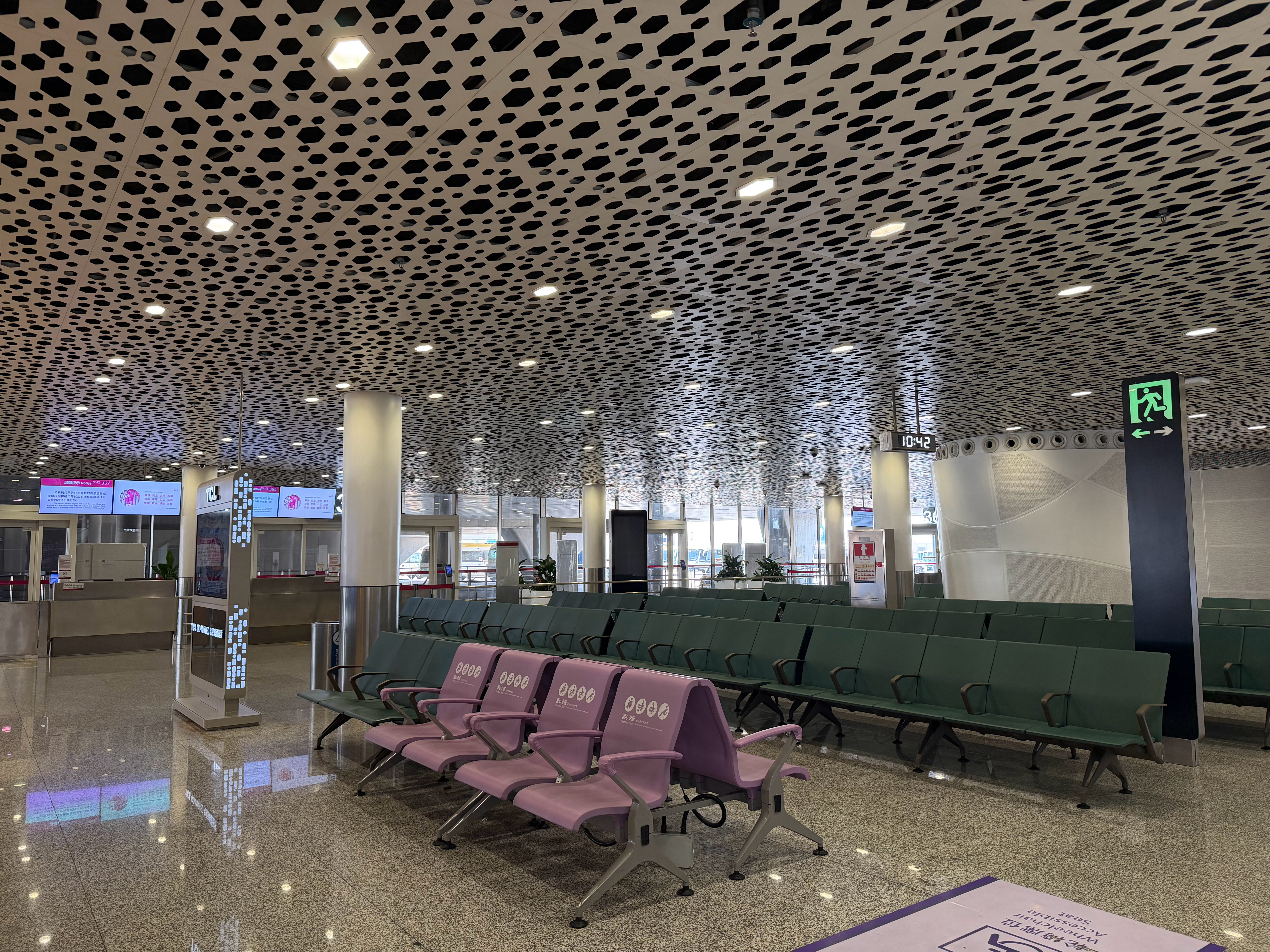 中午的航班以后还是不能选，不仅高低塞车，整的我下来走小路才快些到，也就我对深圳熟