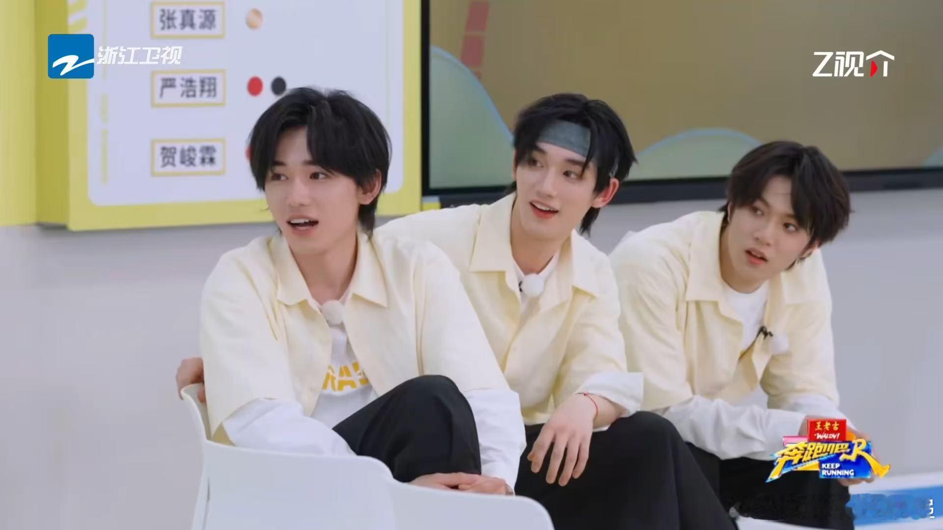 严浩翔引体向上使出了脚力奔跑吧 严浩翔做引体向上的时候脚在下面扑腾的样子太好笑了