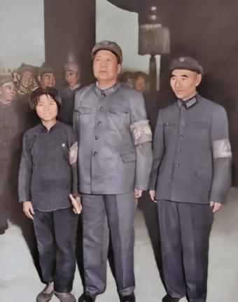 1966年，焦裕禄的女儿焦守云13岁时，曾在天安门城楼上和毛主席握手并合影留念，