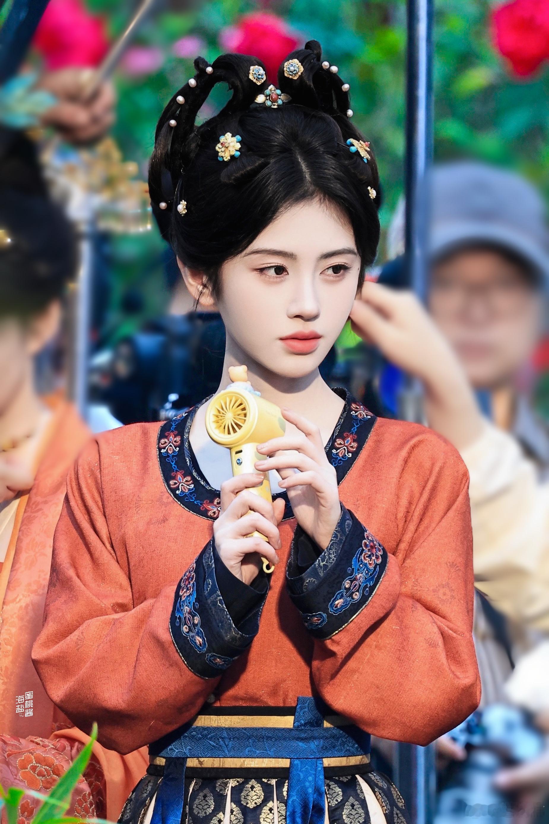 鞠婧祎阿黛 🍊 鞠婧祎苏绿夏“我想扼杀这世间所有的恶意 将满春的烂漫赠予你”