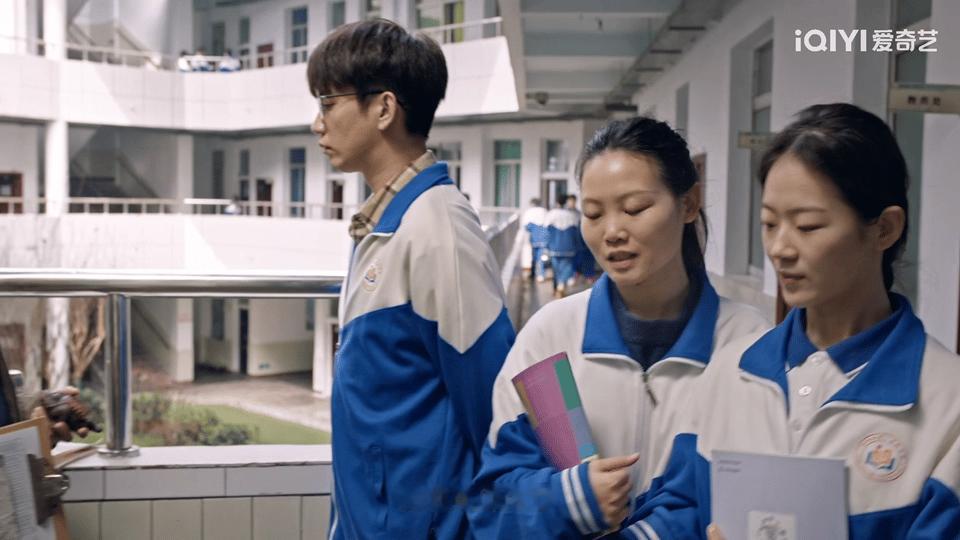 王子奇新剧被关晓彤坑惨了生逢其时青梧镇学霸互坑名场面，齐时用假人骗曹信熬夜刷题，